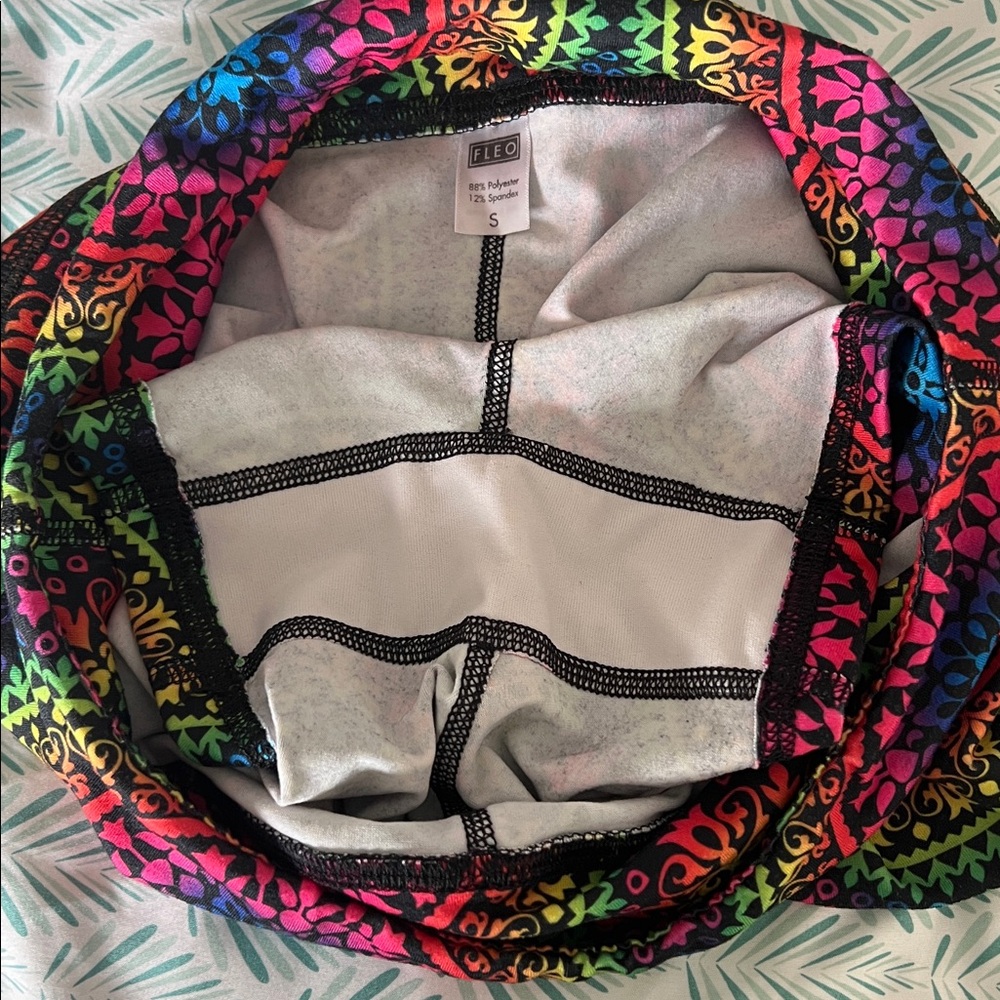 Fleo sz S Rainbow Mandala Power High Rise Shorts - Picture 3 of 3